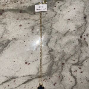 Van Cleef & Arpels Gold Necklace with Elegant Design and Minimalist Style